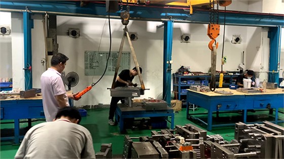 家用塑料模具制造