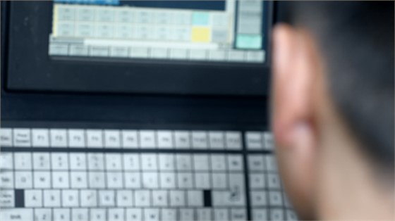 电动扫地机代工之多级注射加工成型