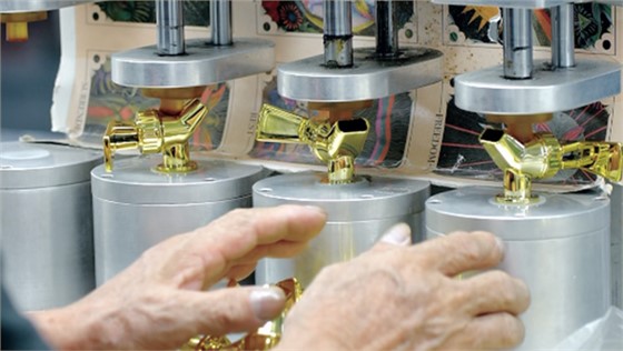 广东扫地机器人odm制品粘前模及解决方法