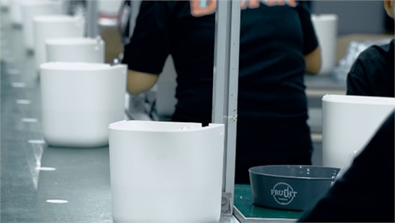 东莞扫地机器人odm成型生产中拉丝的原因