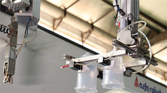 远程宠物喂食器