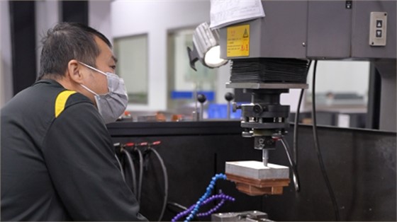 家用扫地机注塑定制简单说说试模的主要过来经验