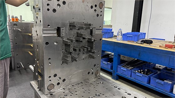 大型塑胶模具注塑要做到起重机日常常规检查哪几个方面