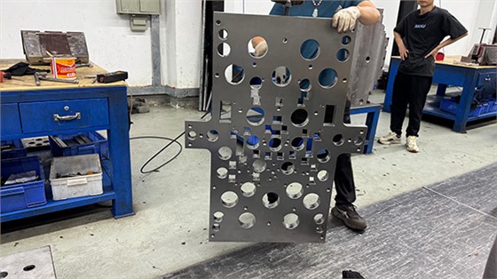 大型塑胶模具注塑定制