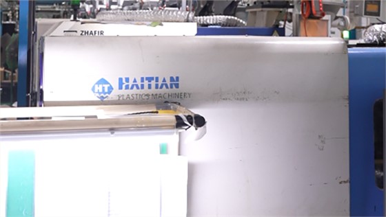 扫地机器人外壳模具设计