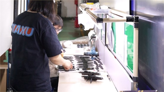 大银塑胶厂家带大家了解下扫地机开模注塑