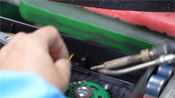 家用扫地机器人odm厂家产品开裂如何造成的