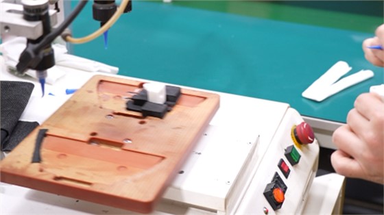 塑胶模具制造商这样来确定塑胶模具进胶方式