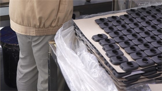 机器人模具扫地厂家在加工时出褶皱的原因