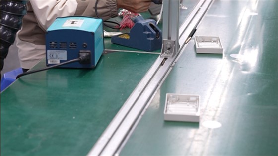 塑胶模具壳体为何必重防尘