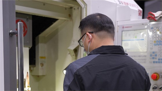 扫地机器人注塑为何出现黑点