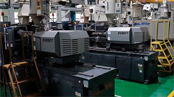 塑胶餐具模具制造厂：多级注射工艺，精准把控螺杆分段与注射量