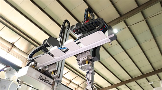 扫地机开模注塑溢边难题：成因与大银塑胶改善方案