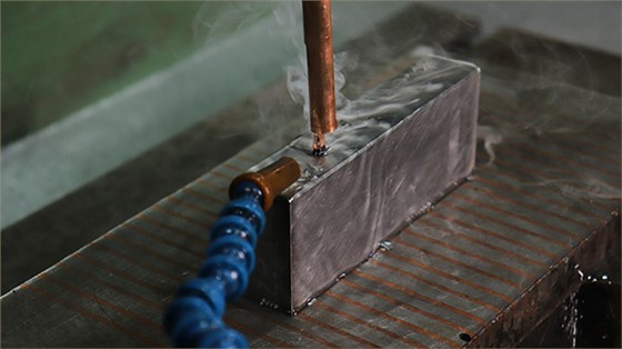 扫地机开模注塑定制：熔接痕色差（发白）成因与解决