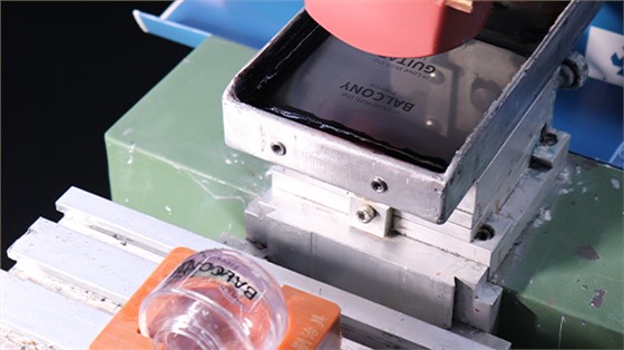 东莞专业注塑加工厂厂商：透明塑件白点缺陷的成因与对策