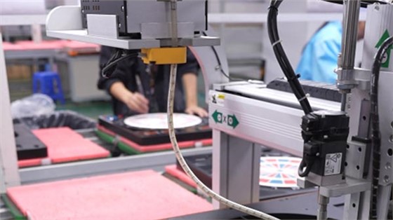 东莞订制塑胶模具厂_大银塑胶30年经验护航模具稳定运行