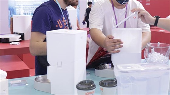 宠物喂食器厂家_智能宠物用品塑胶件开发_大银塑胶