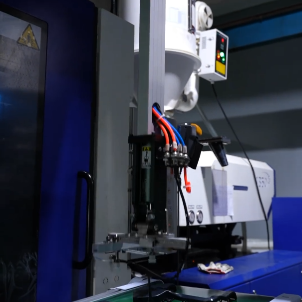 大银塑胶-模具制造加工