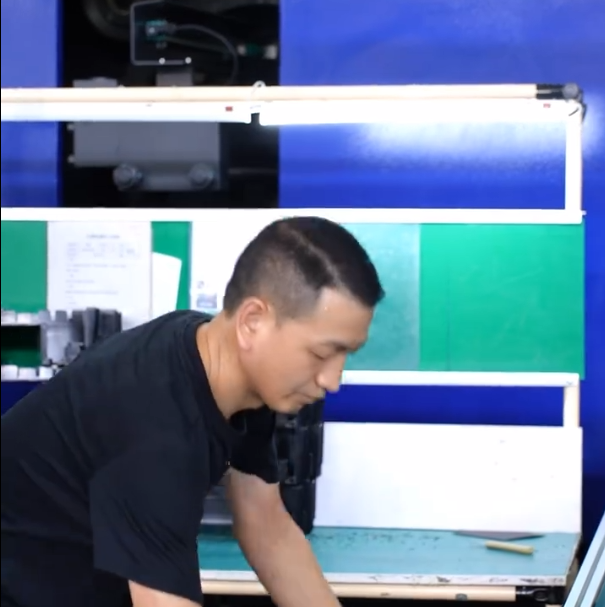 东莞家电塑胶注塑模具加工生产厂-大银塑胶