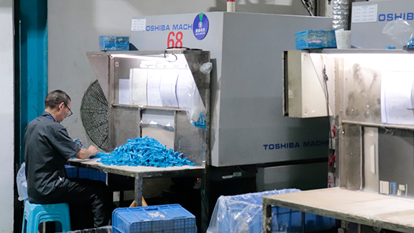 塑料模具注塑加工厂巧设成型工艺的参数