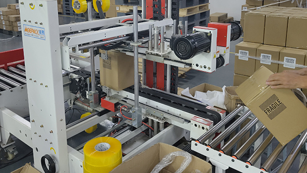 宠物喂食器厂家电镀模具在注塑时制品出现拖花现象