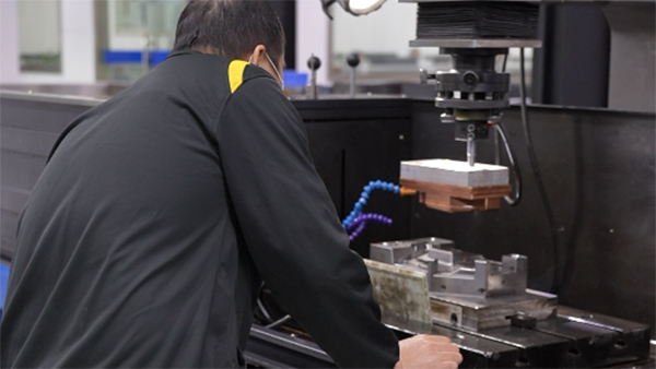 塑胶餐具模具钢材为什么要模具修理工来选购处理? 塑胶餐具模具钢材为什么要模具修理工来选购处理?