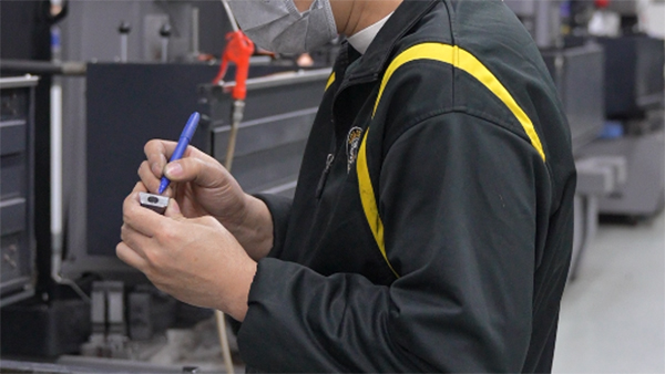 自动扫地机开模注塑为什么不能调太紧的模具? 自动扫地机开模注塑为什么不能调太紧的模具?