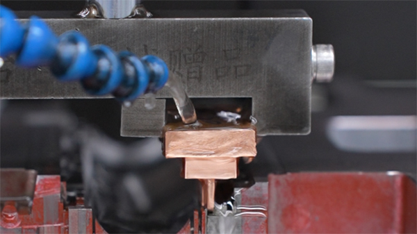 东莞家电注塑加工生产厂家加工时为什么常出现气孔? 东莞家电注塑加工生产厂家加工时为什么常出现气孔?