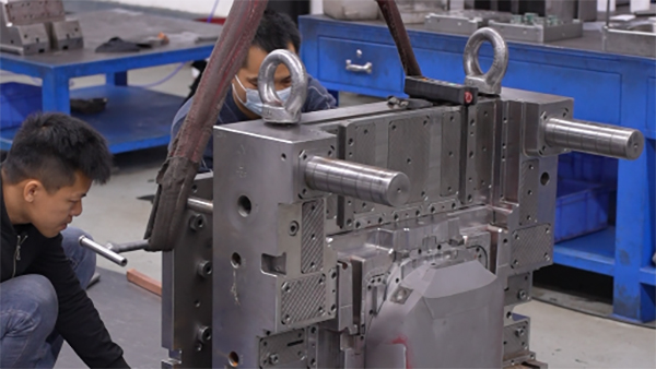 扫地机开模注塑制造过程中为什么要敲一下模具? 扫地机开模注塑制造过程中为什么要敲一下模具?