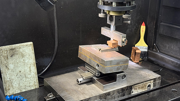 大型注塑模具厂家教大家挑选有效的钢材是头等大事 大型注塑模具厂家教大家挑选有效的钢材是头等大事