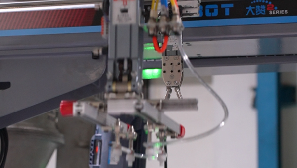 东莞扫地机器人注塑配件模具工艺角度排位的一些建议 东莞扫地机器人注塑配件模具工艺角度排位的一些建议