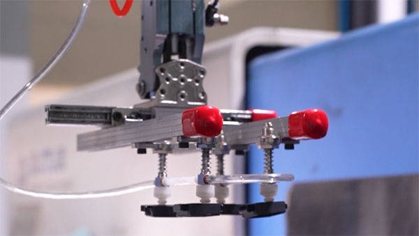 扫地机器人注塑工厂对塑料件制作注塑生产要求 扫地机器人注塑工厂对塑料件制作注塑生产要求