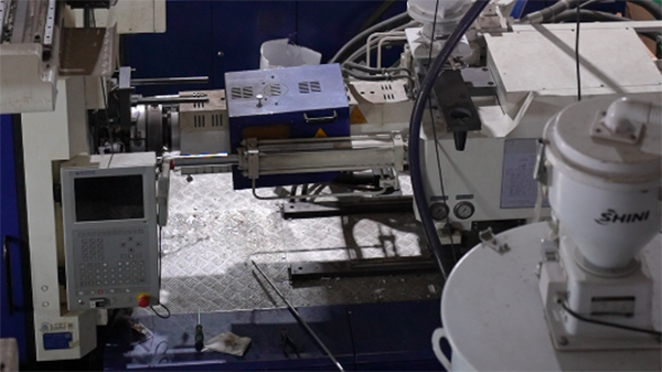 东莞精密模具定制:冲压模具孔速度调控的3大阻流修复方法 东莞精密模具定制:冲压模具孔速度调控的3大阻流修复方法