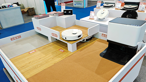 扫地机注塑公司解析:双线激光避障技术——解决“碰壁痛点”的核心方案 扫地机注塑公司解析:双线激光避障技术——解决“碰壁痛点”的核心方案