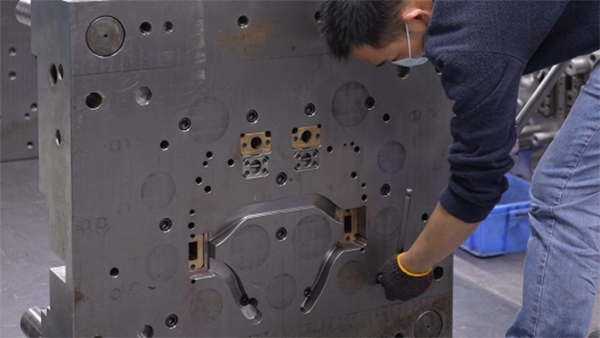 注塑成型模具工厂：温度调节系统的设计与制造要点