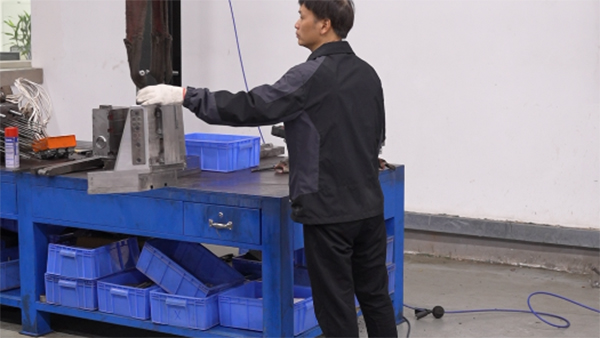 越南注塑模具生产:冷却水道的3大核心价值与维护要点 越南注塑模具生产:冷却水道的3大核心价值与维护要点