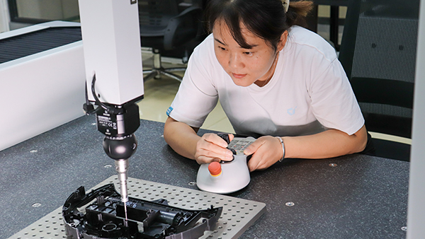 塑胶模具加工：条纹缺陷的防治核心技巧