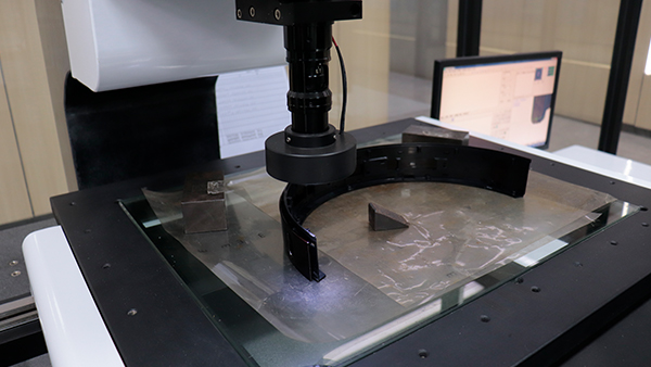 扫地机器人模具定制：激光纹理技术赋能花纹升级