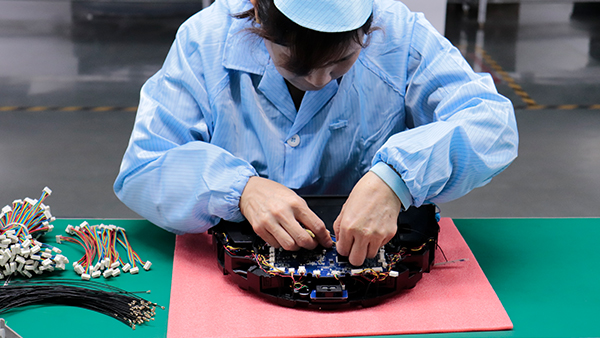 扫地机开模注塑定制的核心流程与技术要点