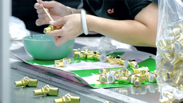 东莞专业注塑加工厂厂商:水口料粘模的成因与破解方案 东莞专业注塑加工厂厂商:水口料粘模的成因与破解方案