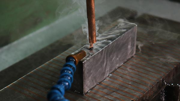 东莞注塑模具加工制造厂商：以规范铸品质，筑牢98%+合格率根基