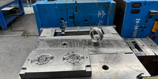 越南开模具注塑：凸模镶块设计与加工核心要点