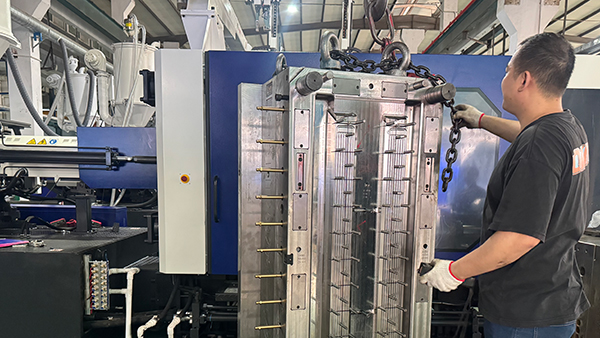 东莞订制塑胶模具厂：塑料原料形态及制备工艺