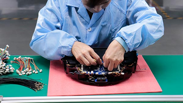 扫地机塑料模具加工厂：原料、工艺与热流道技术解析