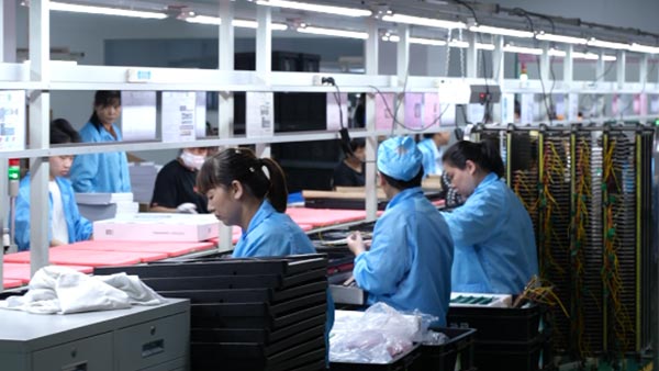 注塑机器人模具厂_智能扫地机注塑模具定制_东莞大银塑胶