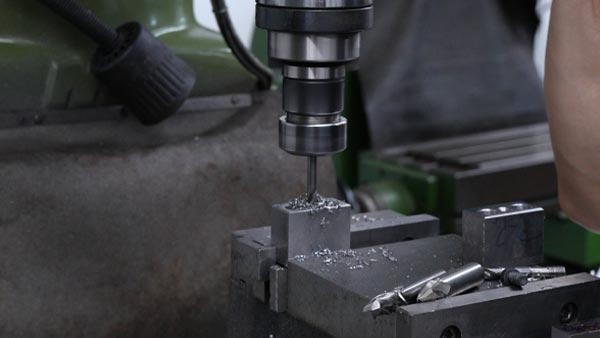 东莞大型注塑模具厂家_大吨位塑胶模具制造_东莞大银塑胶